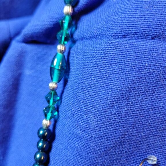 Green Beaded Necklace and Earring Set - Picture 4 of 5